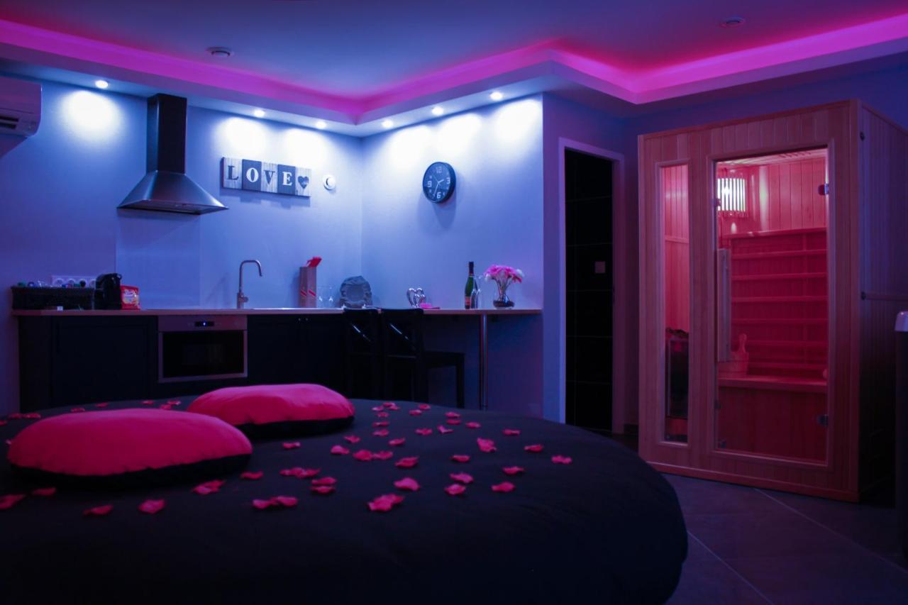 Nuit Vip Spa Sauna Privatif Le Rove Exterior photo